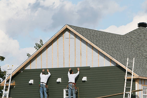Professional Siding technician working in Carroll, OH